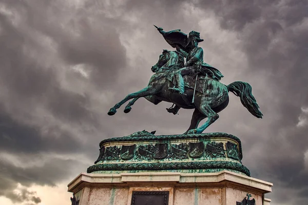 Monumento ao Arquiduque Carlos da Áustria, Duque de Teschen no Heldenplatz, Viena, Áustria — Fotografia de Stock