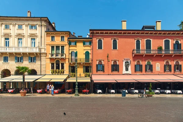 Liston, Verona, İtalya Piazza sutyen geniş kaldırıma — Stok fotoğraf