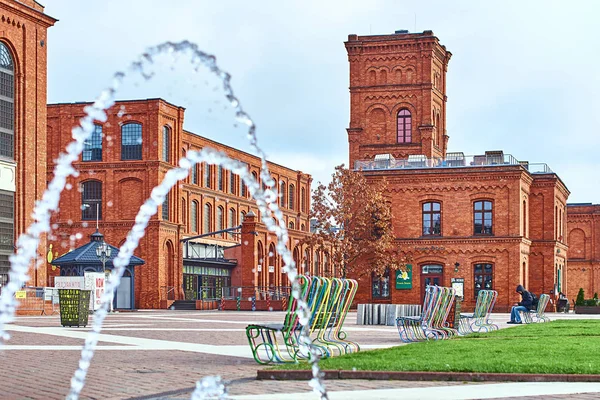 Patio interior Manufaktura, un centro de arte, centro comercial y complejo de ocio en Lodz, Polonia — Foto de Stock