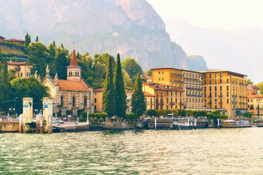 Di Griante Cadenabbia, Lombardiya, İtalya Como Gölü'nün kıyısında küçük bir kasaba görünümünü