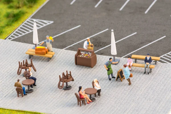 Règles Distance Sociale Avec Des Personnes Miniatures Dans Café Trottoir — Photo