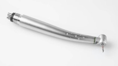 Paslanmaz çeliğin tek yakın görüntüsü, yüksek hızda dişçi el parçası ve küçük öğütücü tekerlek.