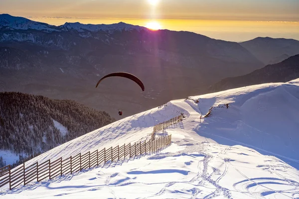 Paragliding at sunset in winter in the mountains — Stock Photo, Image