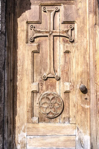 Old church door with carved wooden cross — Stock Photo, Image