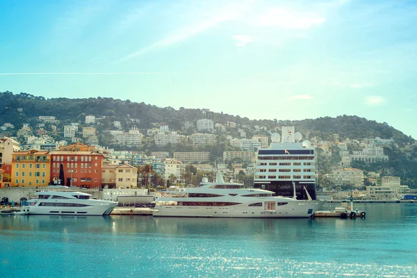 Barcos y yates amarrados en el puerto de Niza —  Fotos de Stock