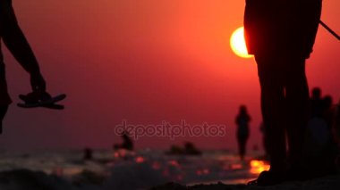 Kıyı boyunca akşam walk