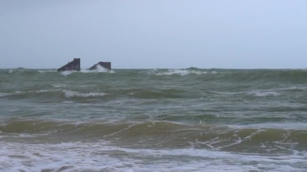 Bouře na pobřeží oceánu — Stock video