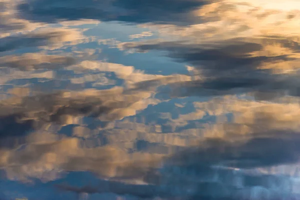 Reflejo Nubes Agua — Foto de Stock