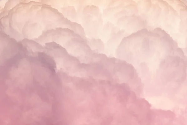 핑크와 화이트 색상의 조밀한 구름. — 스톡 사진