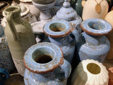 Otantik vintage sürahi, kavanoz ve kil vazo.