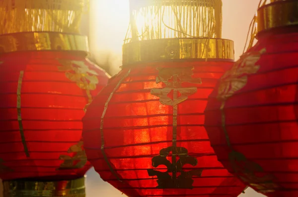 Lumière Soleil Brille Travers Lanterne Chinoise Rouge Photo Avec Mise — Photo