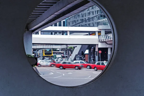 Çerçeveden Hong Kong Caddesi Şehir Yolunda Hareket Halinde Bir Arabada — Stok fotoğraf