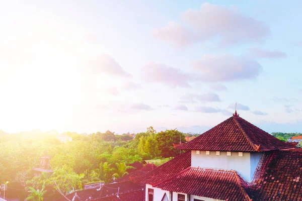 Východ Slunce Nad Střechami Tropického Města Horní Pohled Dawn Bali — Stock fotografie