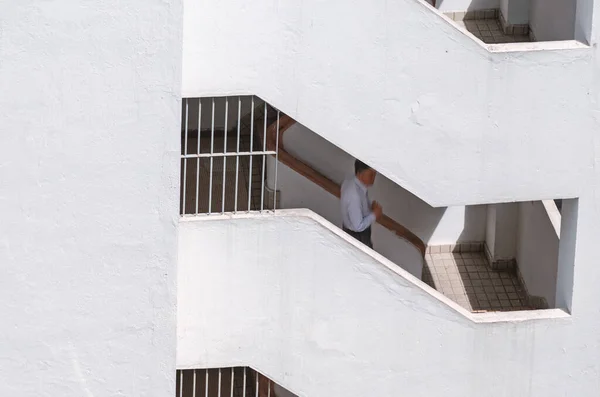 White Wall Balcony Blurred Man Descends Stair Flight Minimal Urban — Stock Photo, Image