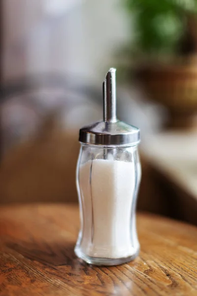 Bol à sucre sur table en bois dans un café — Photo