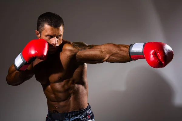Boxeador en rack listo para la batalla — Foto de Stock