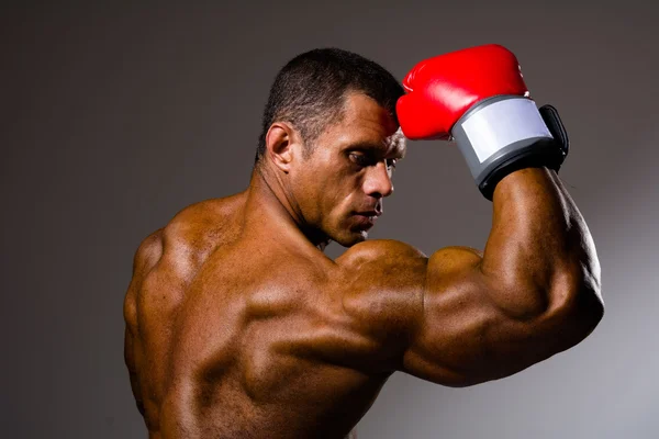 Boxeador en rack listo para la batalla — Foto de Stock