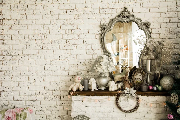 Pozadí cihlová zeď se zrcadlem — Stock fotografie
