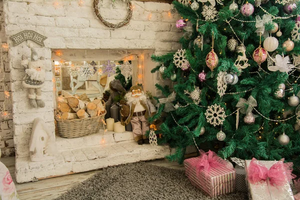 Innenraum Hintergrund mit Weihnachtsbaum — Stockfoto