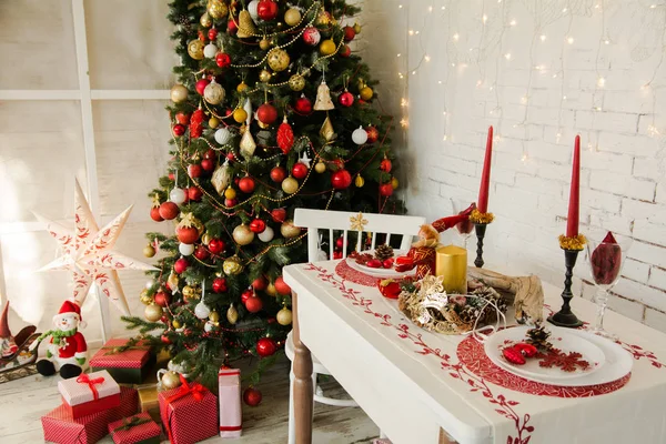 Het interieur van een rustieke stijl met feestelijke tafel — Stockfoto