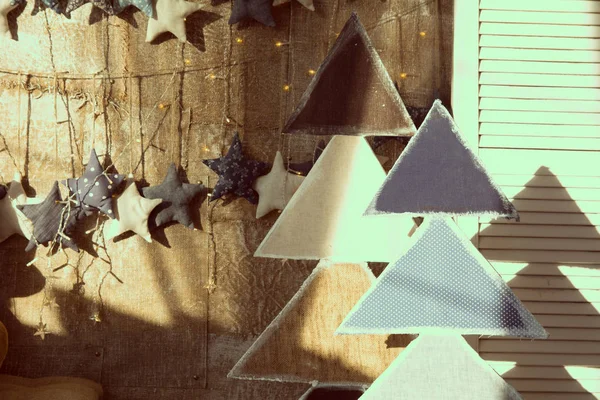 Parede de fundo de serapilheira com estrelas e madeira de abeto — Fotografia de Stock