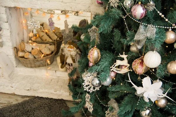 Weihnachtsbaum auf dem Hintergrund — Stockfoto