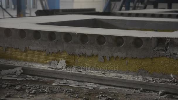 Lastra di cemento con un riscaldatore nel negozio — Video Stock