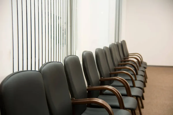 Stoelen in de conferentiezaal — Stockfoto