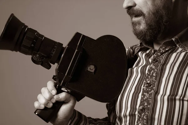 Bearded Man Movie Camera thoughtfully looks — Stock Photo, Image