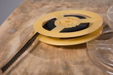 8 mm film yalan ahşap bir yüzeyi ile Kangal