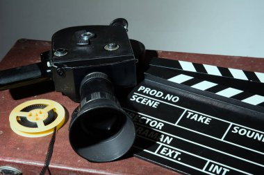 Eski film kamera clapper ve reel bir film ile