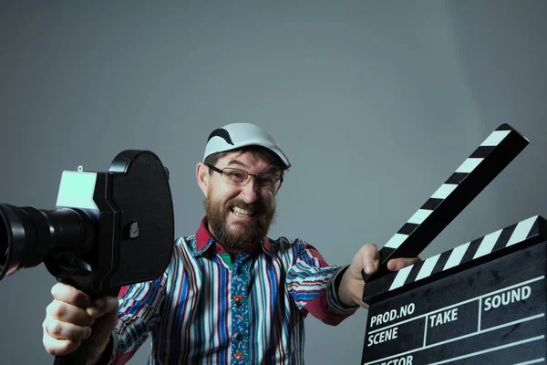 Screaming man retro movie camera and clapperboard — Stock Photo, Image