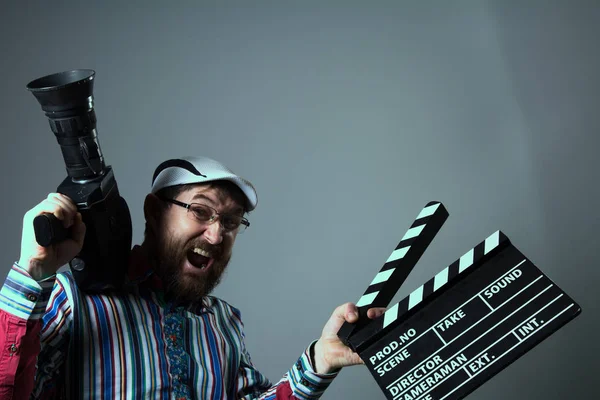 Screaming man retro movie camera and clapperboard — Stock Photo, Image