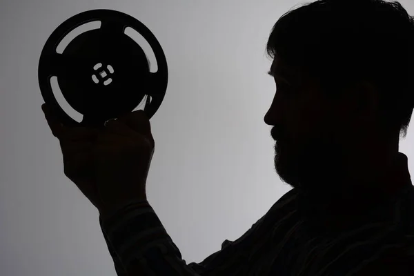 Silhouette of a bearded man looks at 16mm — Stock Photo, Image