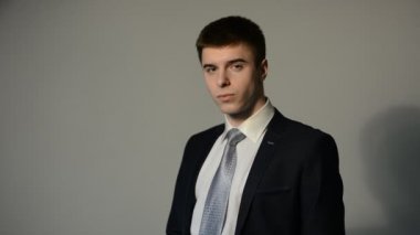 ciddi bir genç işadamı portresi