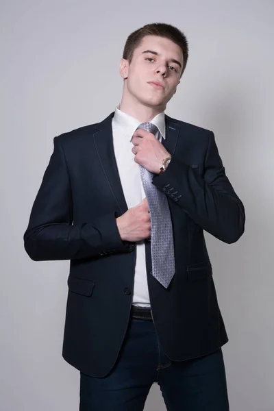 Portrait of a business man adjusting his tie — Stock Photo, Image