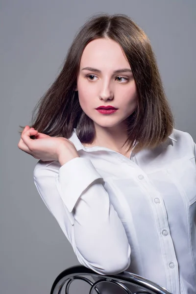 Close-up portrait of a young beautiful brunette looking — Stock Photo, Image