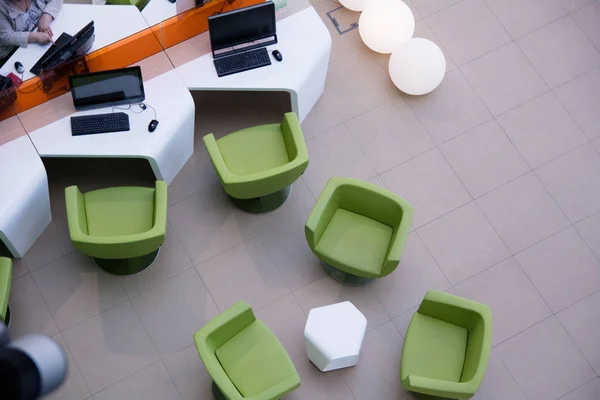 Top view of a workplace in the office. A business place for corporate employees of the firm. Green chairs on the ceramic floor — Stock Photo, Image