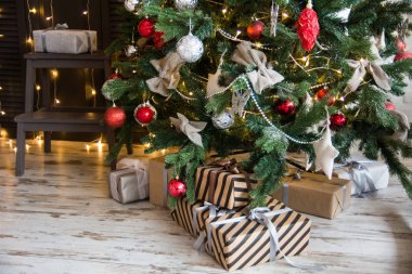 Bir Noel ağacı ile dekorasyon
