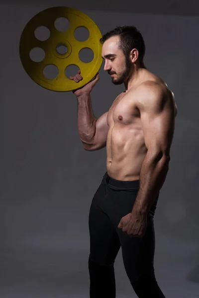 Muscular bodybuilder guy doing exercises with dumbbell — Stock Photo, Image