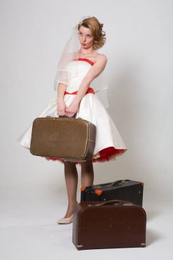 Bavul üzgün ile güzel gelin