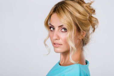 Temiz Cilt izole ile güzel bir kadın portresi