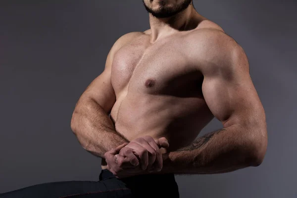 Torso di uomo muscoloso fitness — Foto Stock