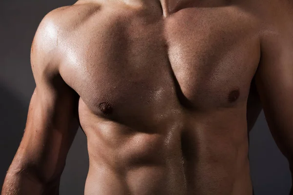 Oberkörper des muskulösen Fitness-Mannes — Stockfoto