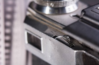 Eski bir film fotoğraf makinesinin yakın çekim vizör