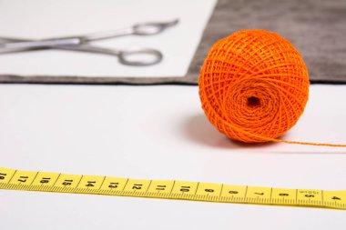 Terzi turuncu iplik ve dikiş araçlar için arka plan