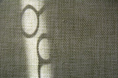 Makas yeşil kumaş üzerine gölge