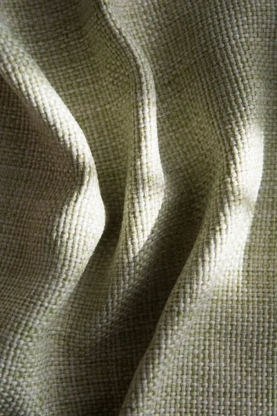 Close-up de um tecido sintético verde dobrado — Fotografia de Stock