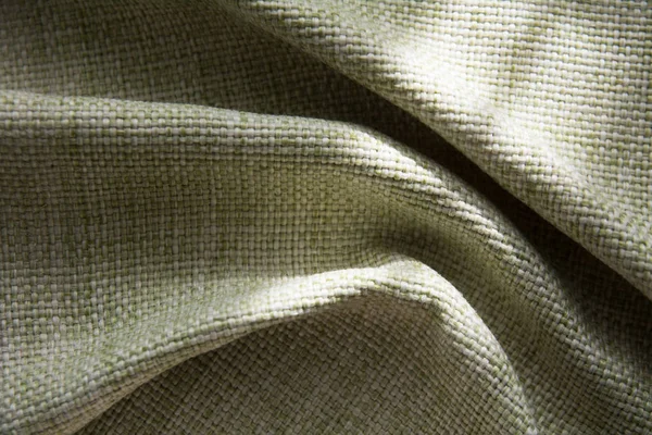 Close-up de um tecido sintético verde dobrado — Fotografia de Stock