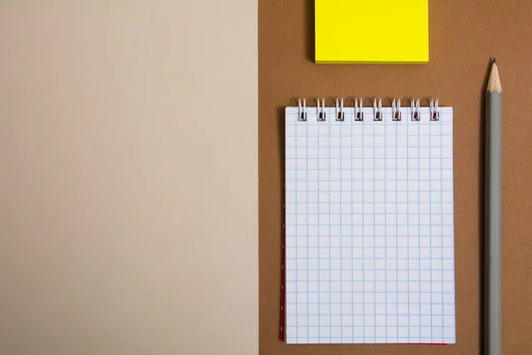 Notepad three different colored sticky papers — Stock Photo, Image